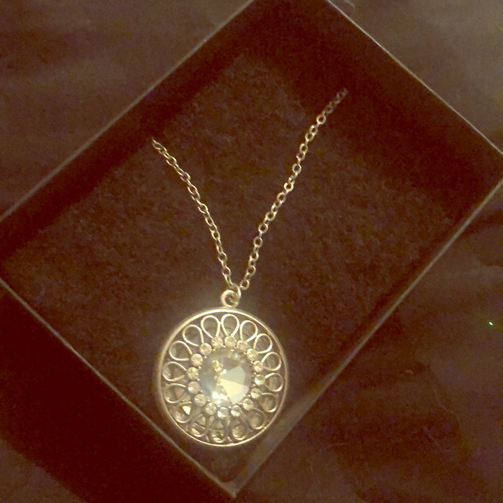 Sparkly necklace